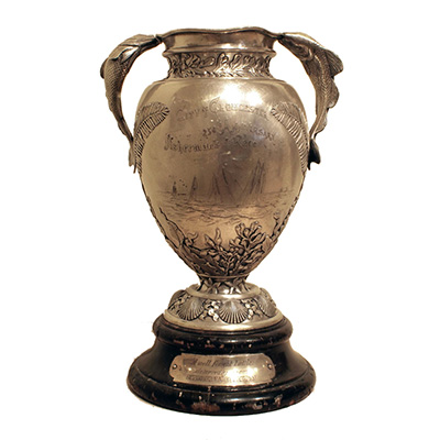 シルバートロフィーH40㎝程度(20,000～40,000)円買取